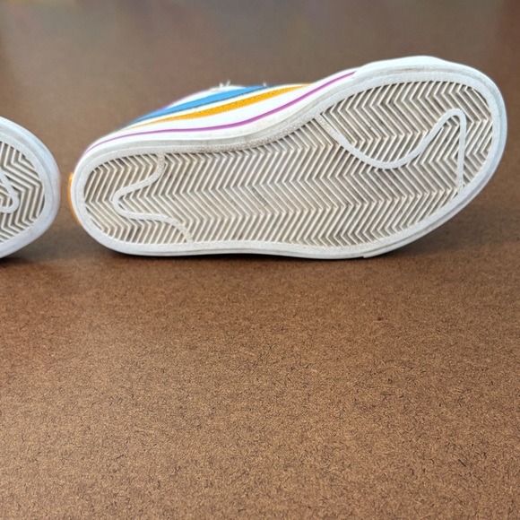 Nike Kids White Sneakers with Blue and Purple Accents - Picture 8 of 12